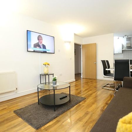 Lovely View 2 Beds 2 Bath Apartment, Лондон Екстериор снимка