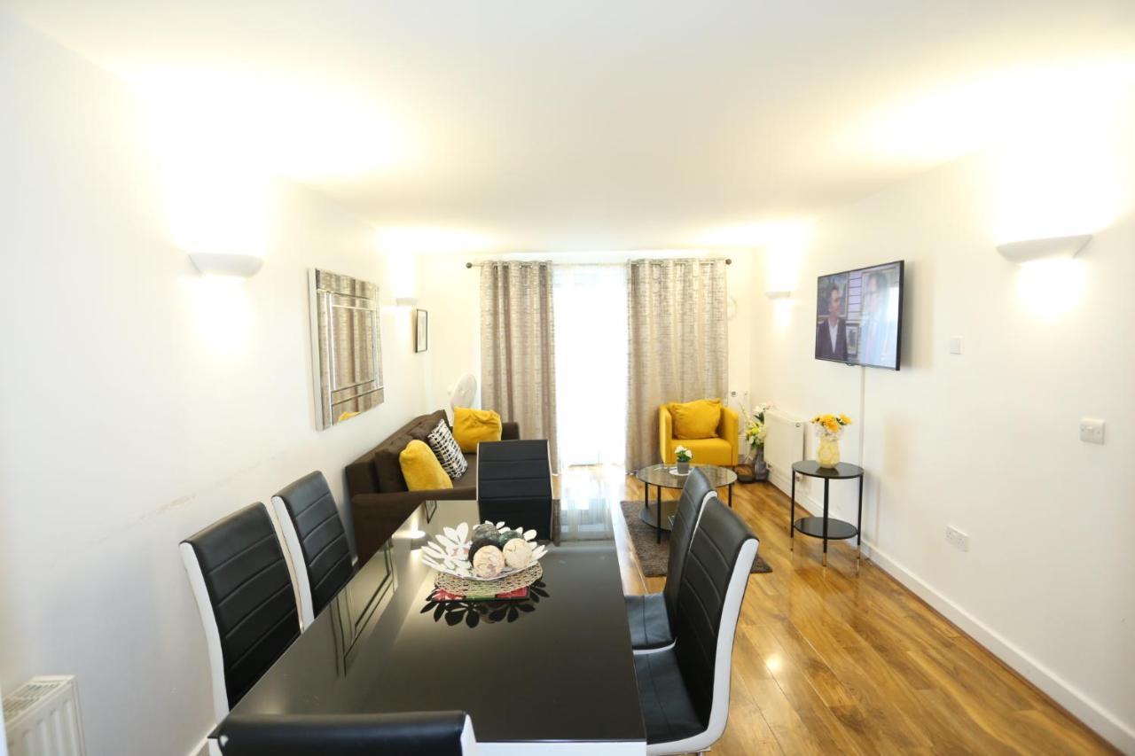 Lovely View 2 Beds 2 Bath Apartment, Лондон Екстериор снимка