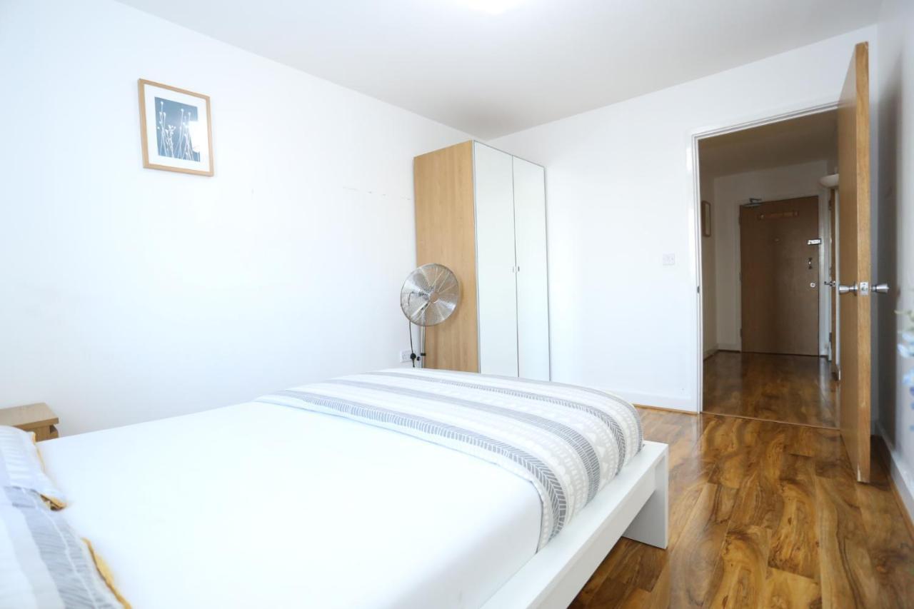 Lovely View 2 Beds 2 Bath Apartment, Лондон Екстериор снимка
