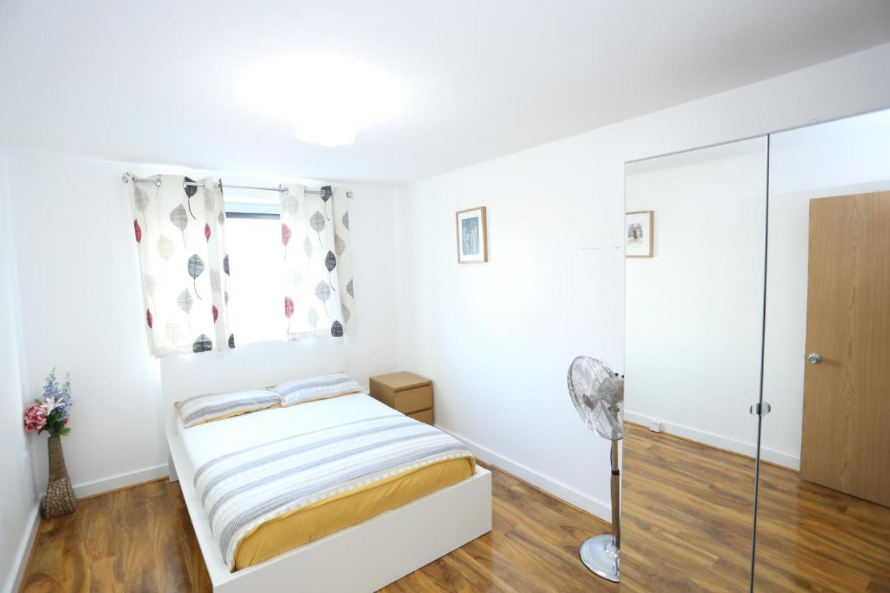 Lovely View 2 Beds 2 Bath Apartment, Лондон Екстериор снимка