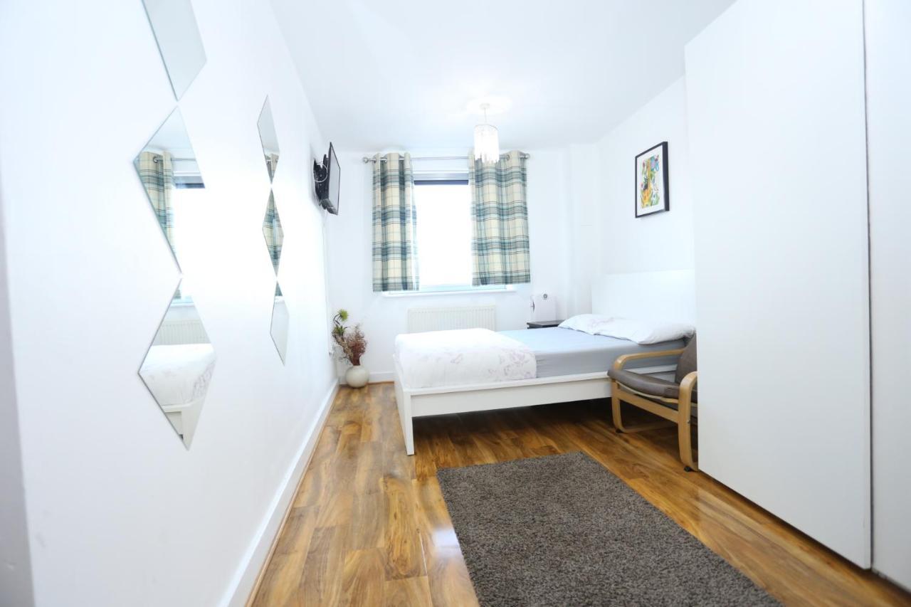 Lovely View 2 Beds 2 Bath Apartment, Лондон Екстериор снимка