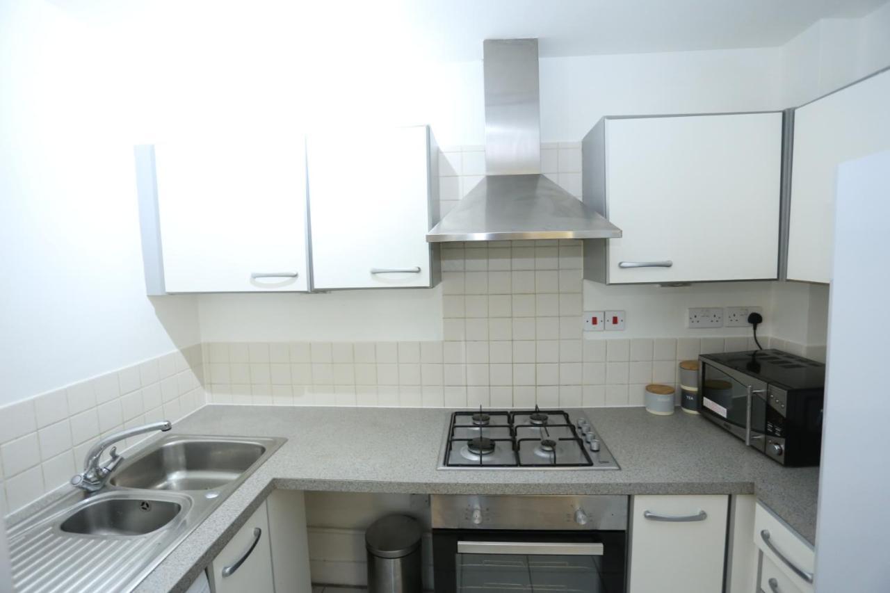 Lovely View 2 Beds 2 Bath Apartment, Лондон Екстериор снимка
