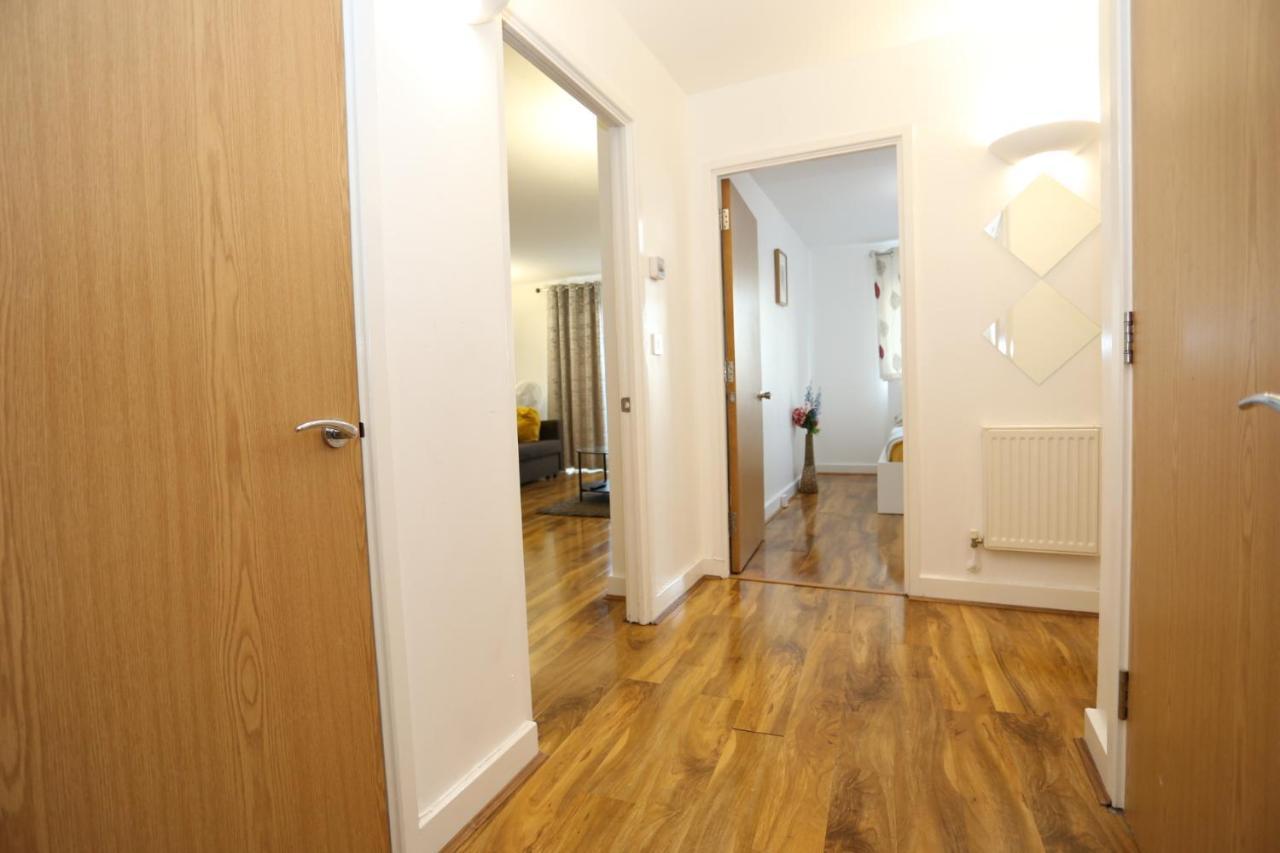 Lovely View 2 Beds 2 Bath Apartment, Лондон Екстериор снимка