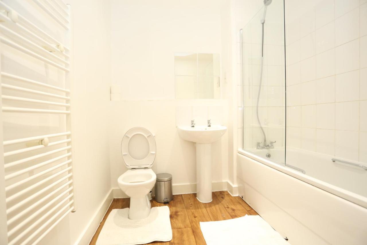 Lovely View 2 Beds 2 Bath Apartment, Лондон Екстериор снимка
