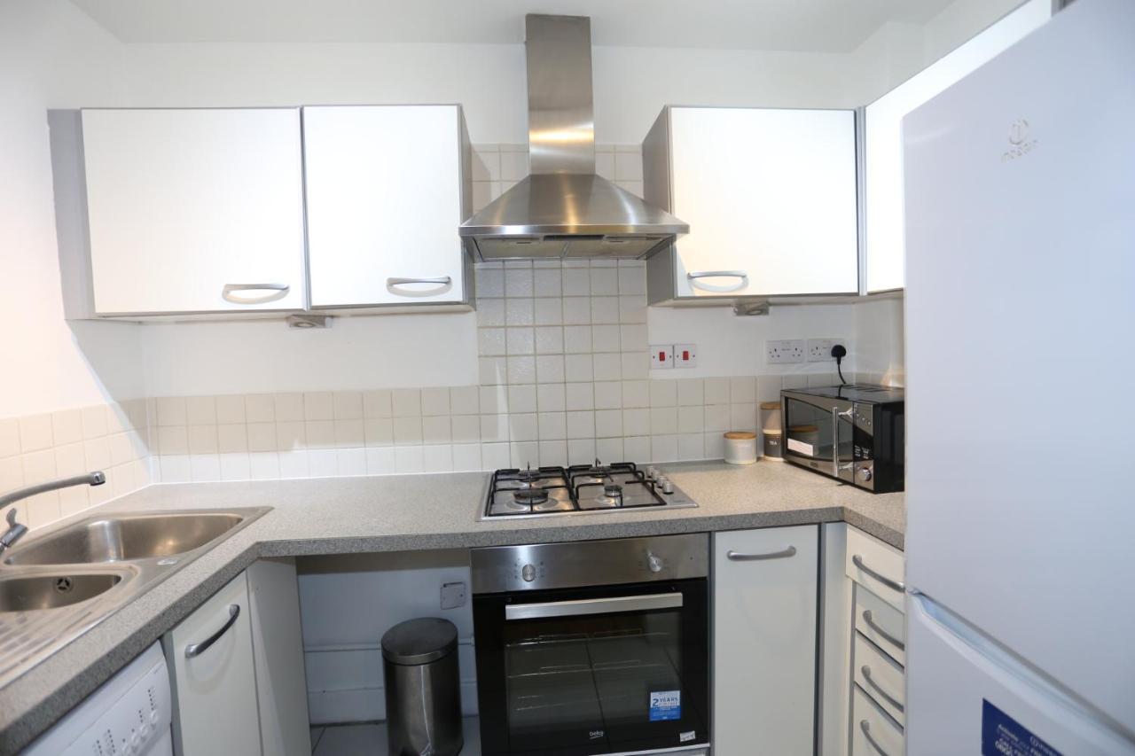 Lovely View 2 Beds 2 Bath Apartment, Лондон Екстериор снимка