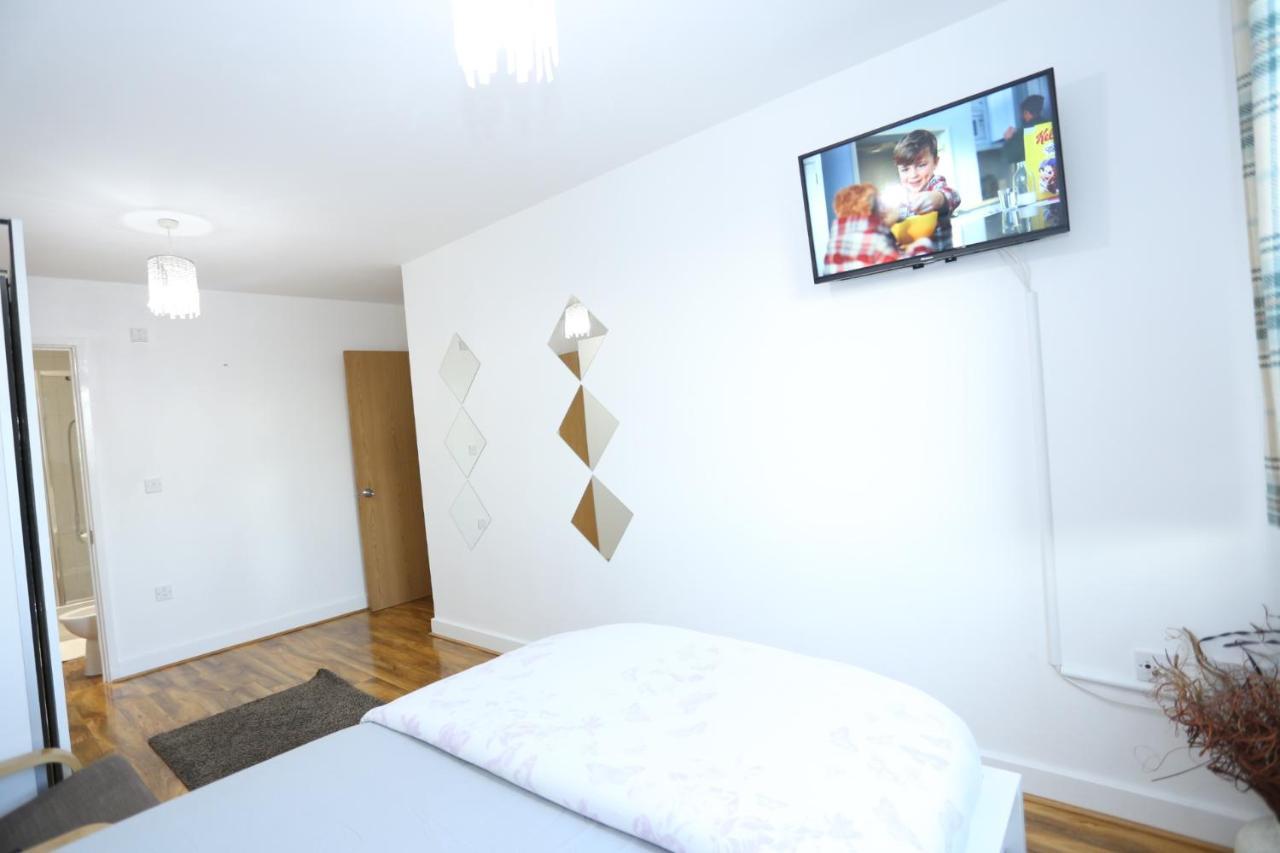 Lovely View 2 Beds 2 Bath Apartment, Лондон Екстериор снимка